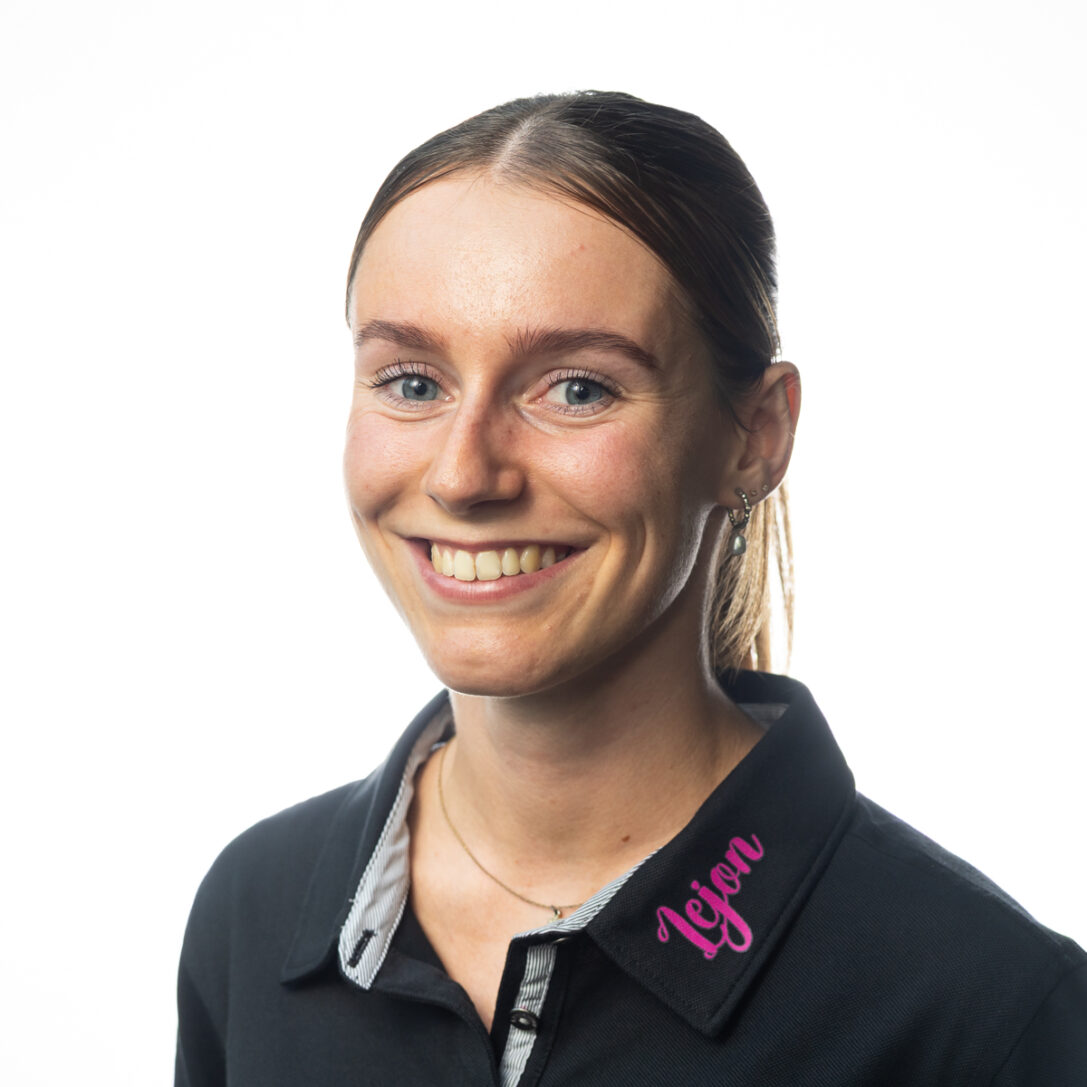 elina-neuenschwander-25-26