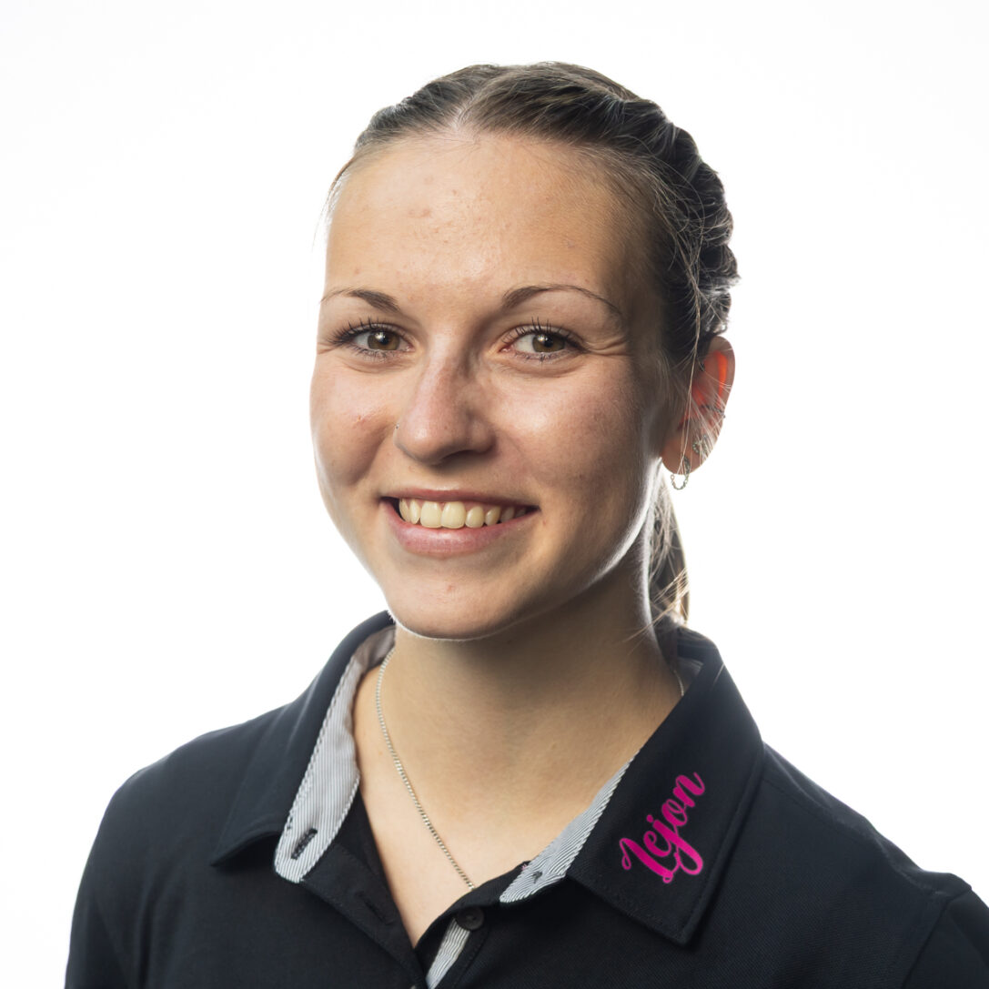 laura-dubach-25-26