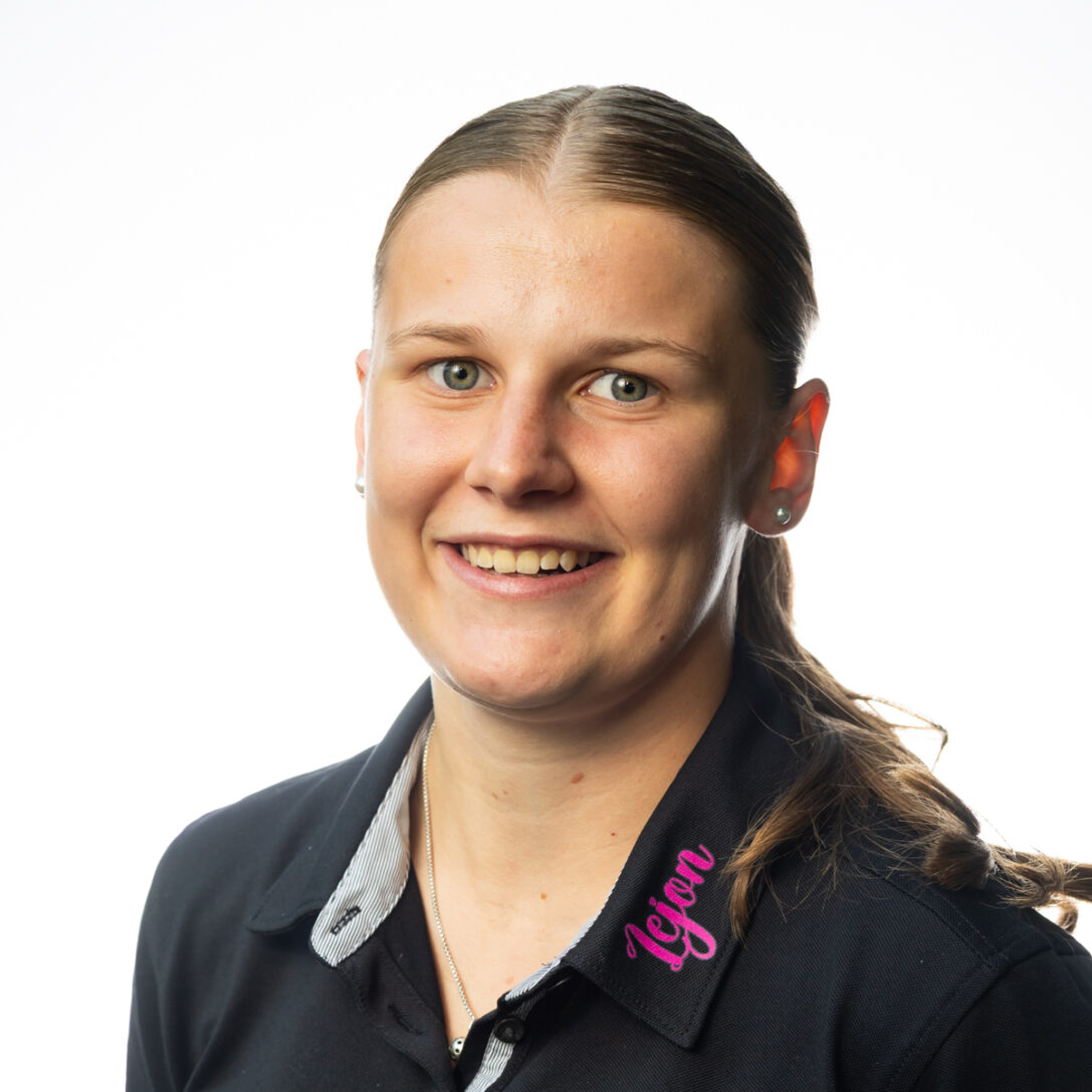 leonie-moser-25-26