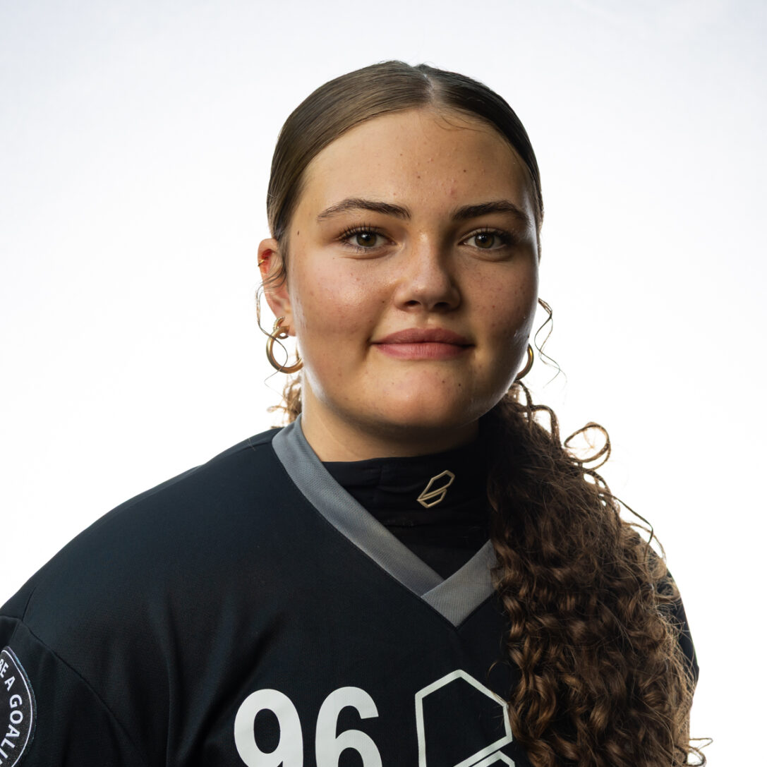 sarina-binggeli-25-26