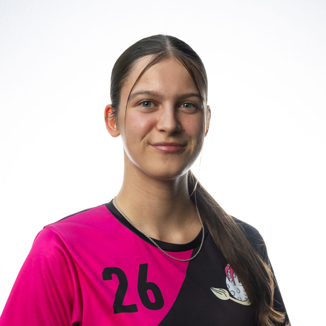 yael-schoneberger-25-26