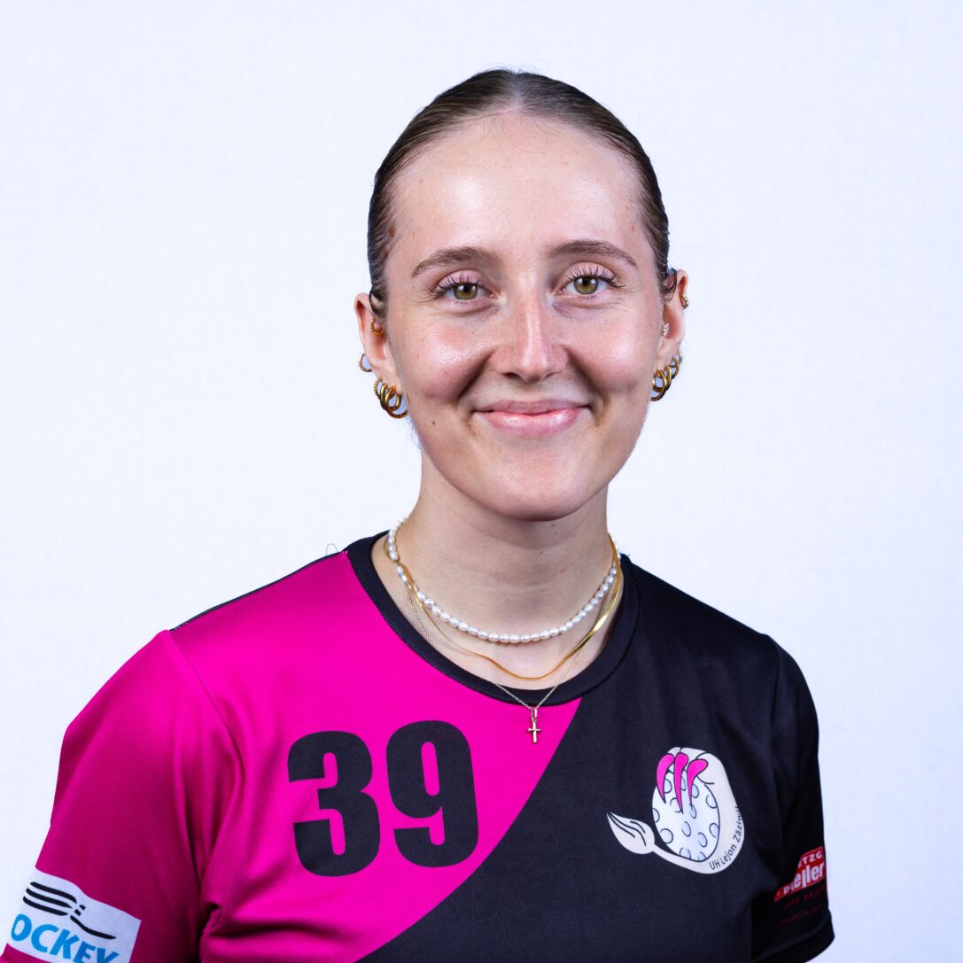 hannah-gurtner-26-27