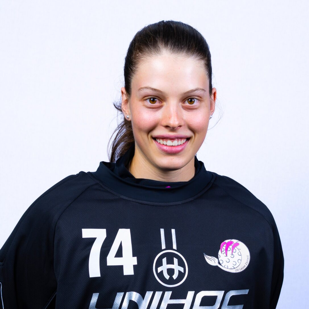 leana-neuenschwander-26-27