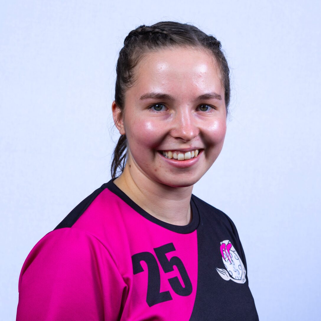livia-schneeberger-26-27