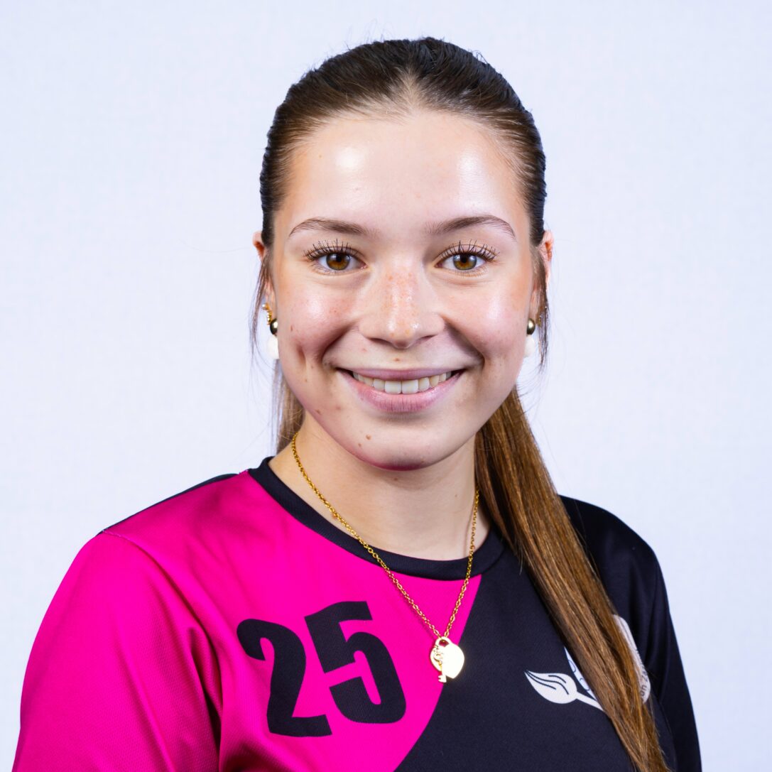 selina-moser-26-27
